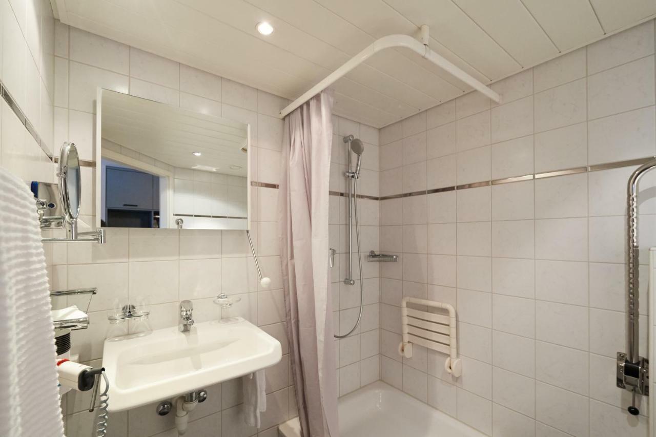 Hotel Restaurant Zum Goldenen Kopf Bülach Eksteriør billede
